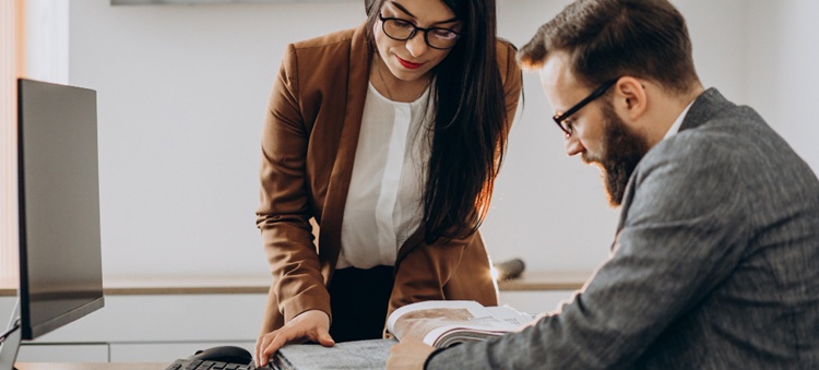 un collaborateur comptable au travail