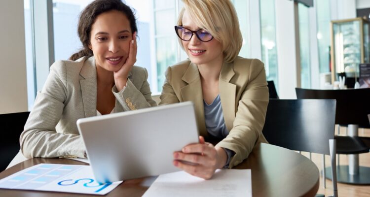un collaborateur comptable au travail